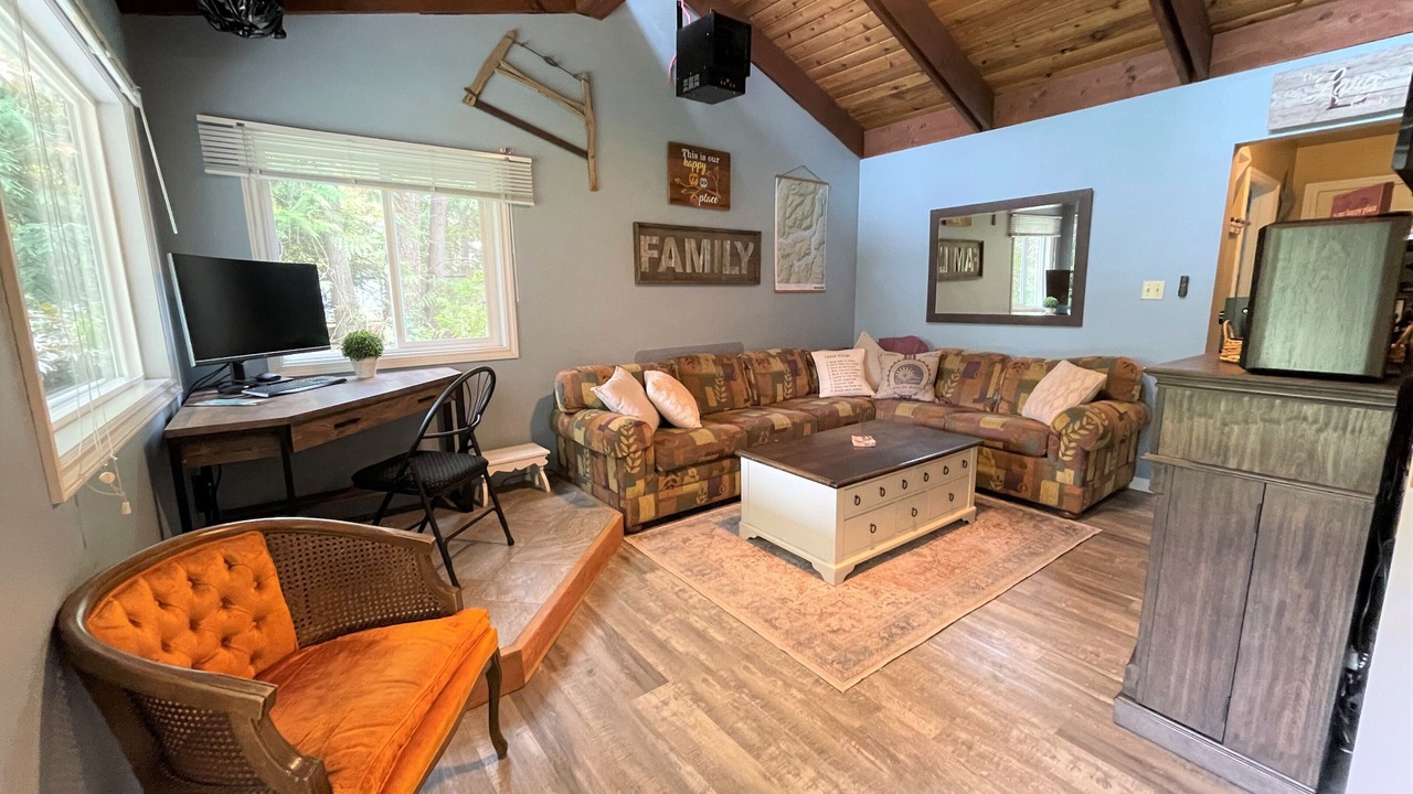 Photo of Livingroom in Swansea Point