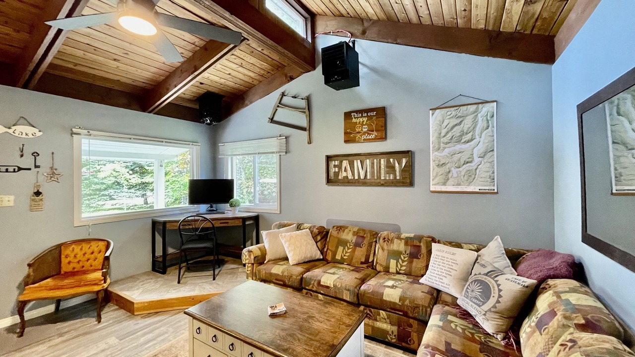 Photo of Livingroom in Swansea Point