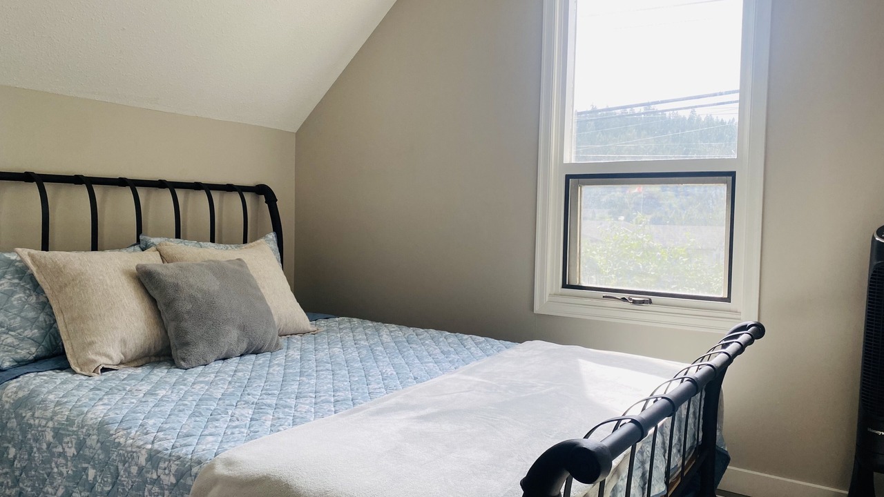 Photo of Bedroom in Canoe