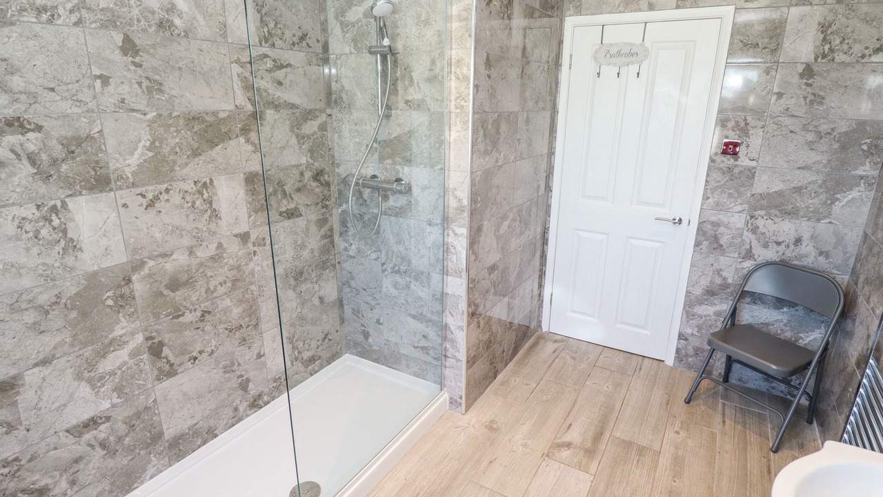 Photo of Bathroom in Holton Le Clay