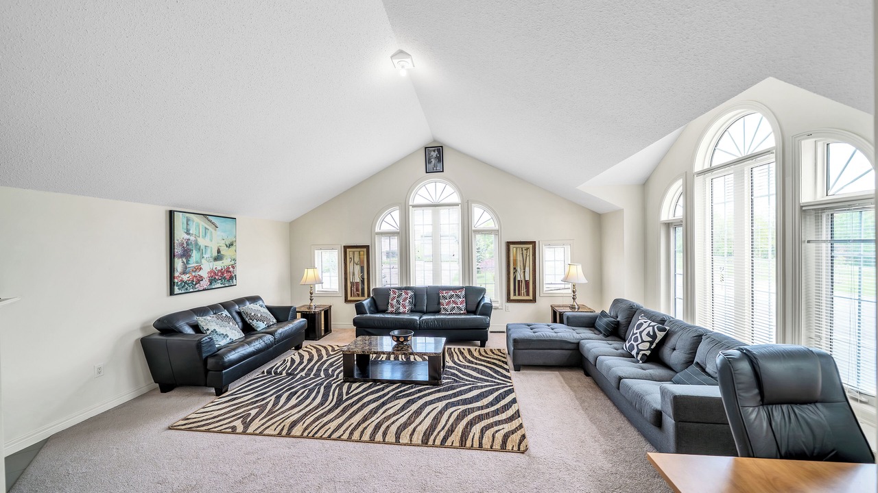 Photo of Livingroom in Ajax