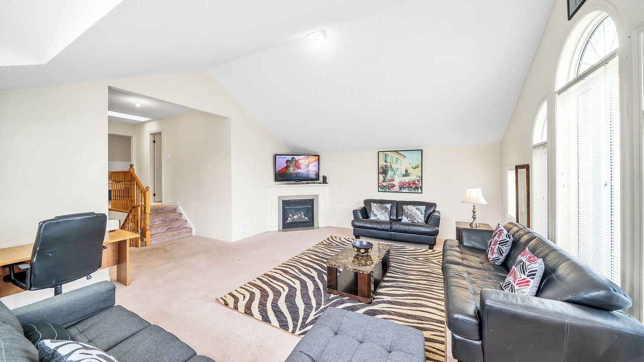 Photo of Livingroom in Ajax