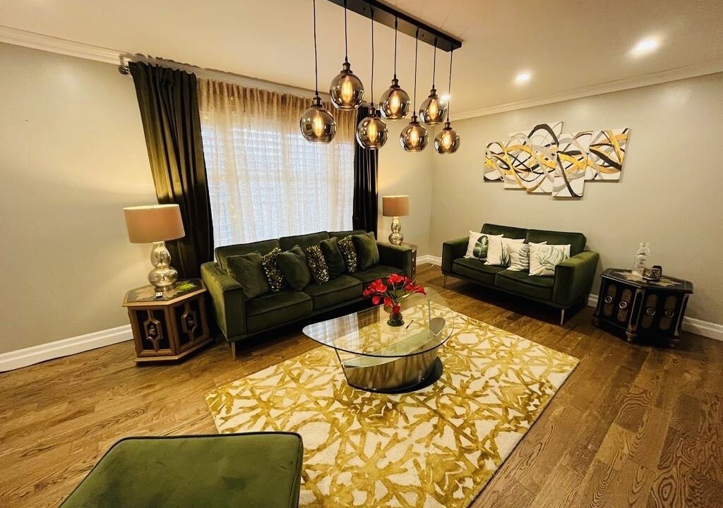 Photo of Livingroom in Halton Regional Municipality