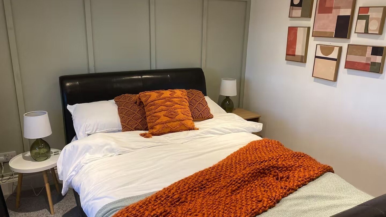Photo of Bedroom in Holton Le Clay