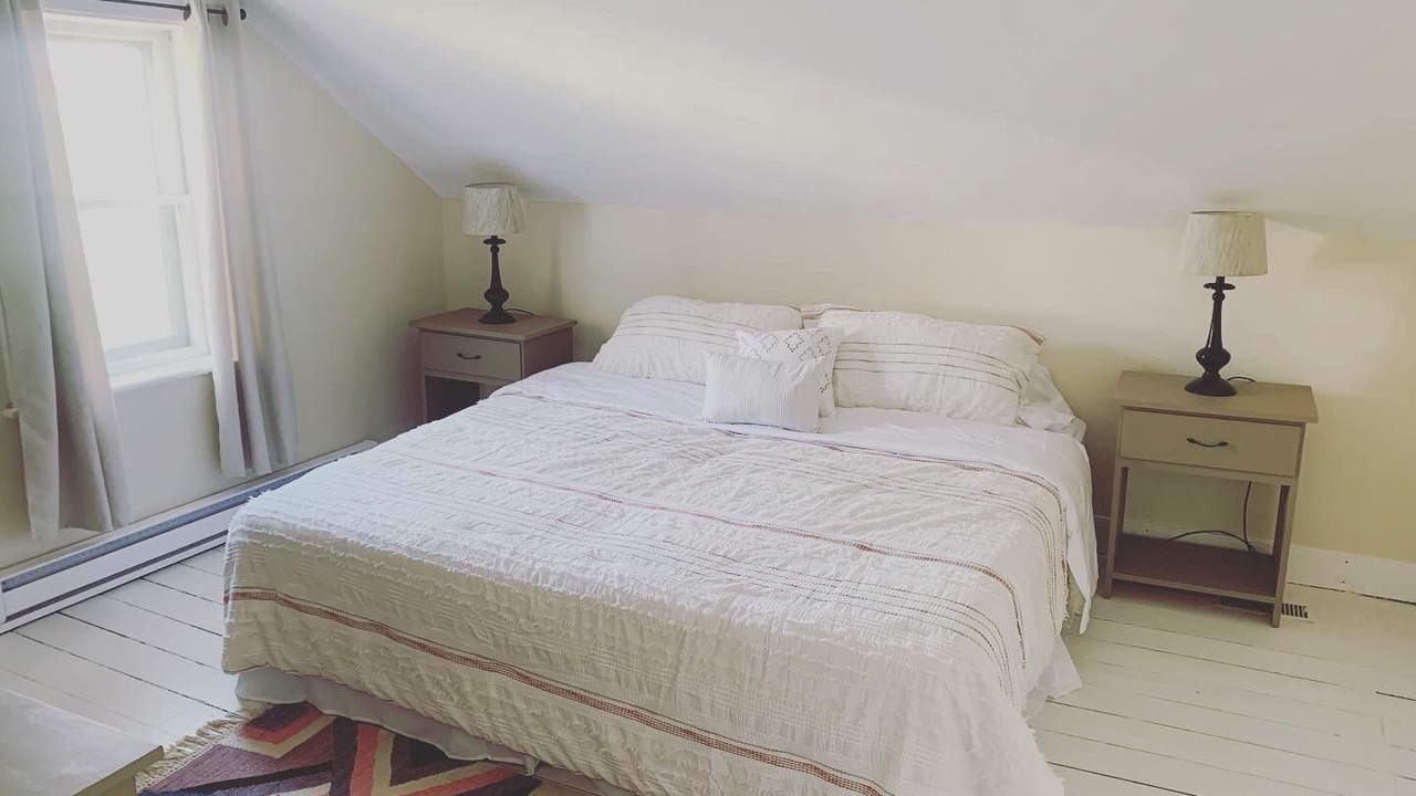 Photo of Bedroom in Loyalist