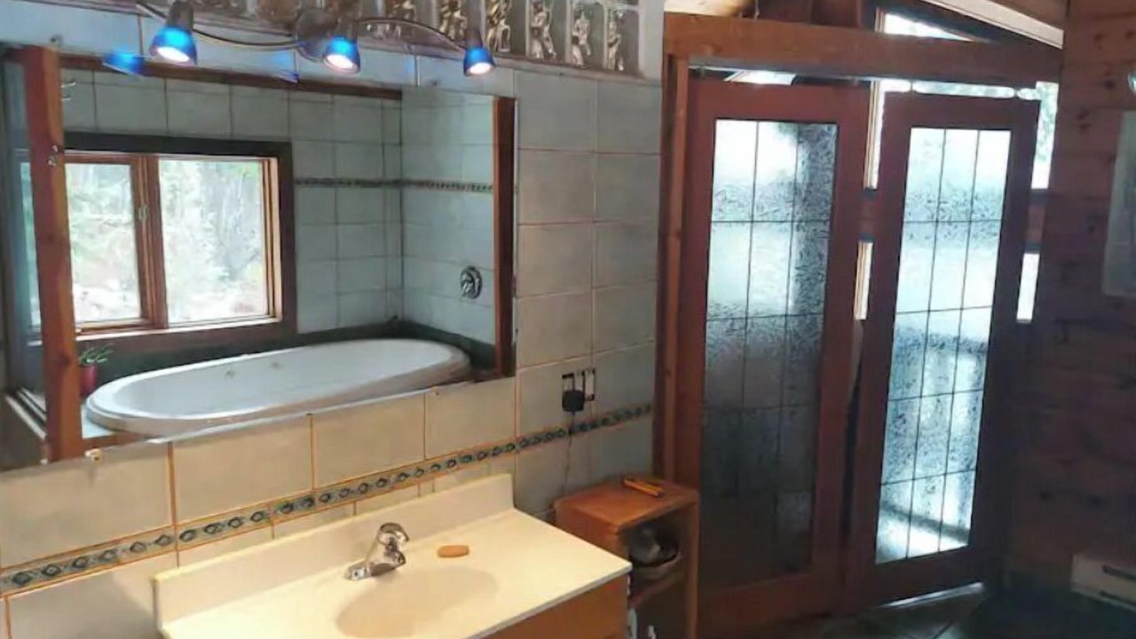 Photo of Bathroom in Central Kootenay