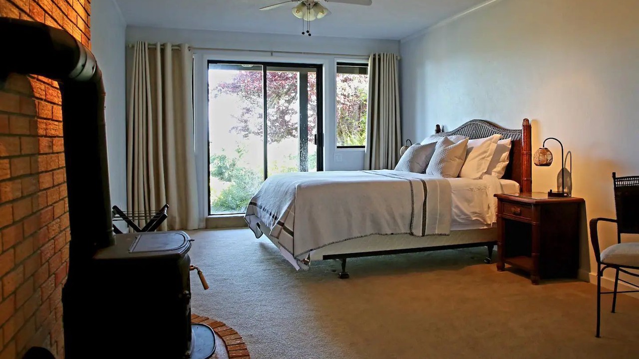 Photo of Bedroom in Otter Point
