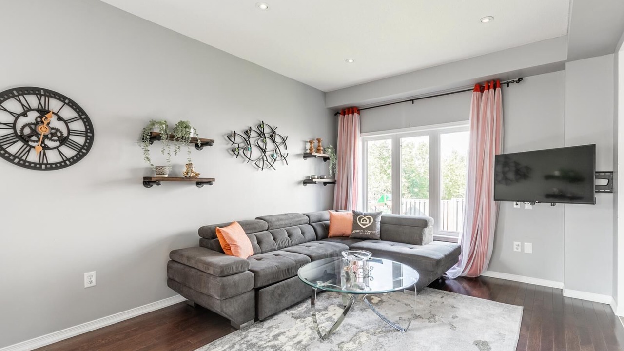 Photo of Livingroom in Stoney Creek