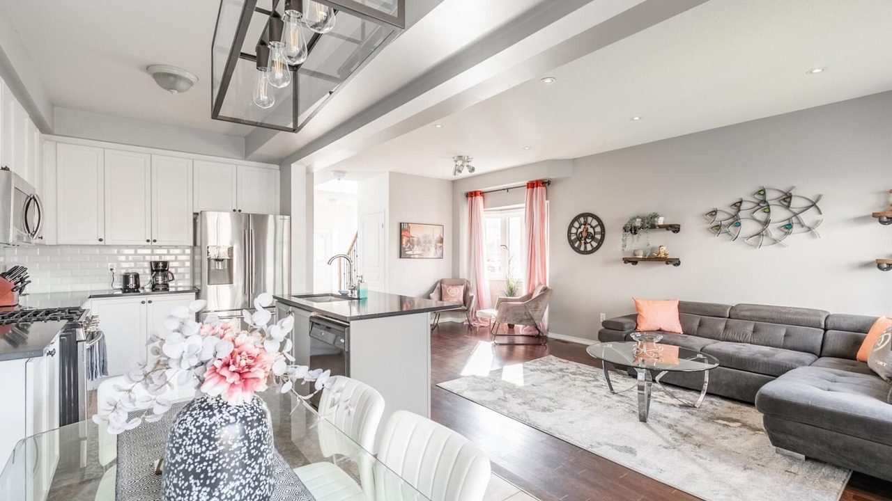Photo of Livingroom in Stoney Creek