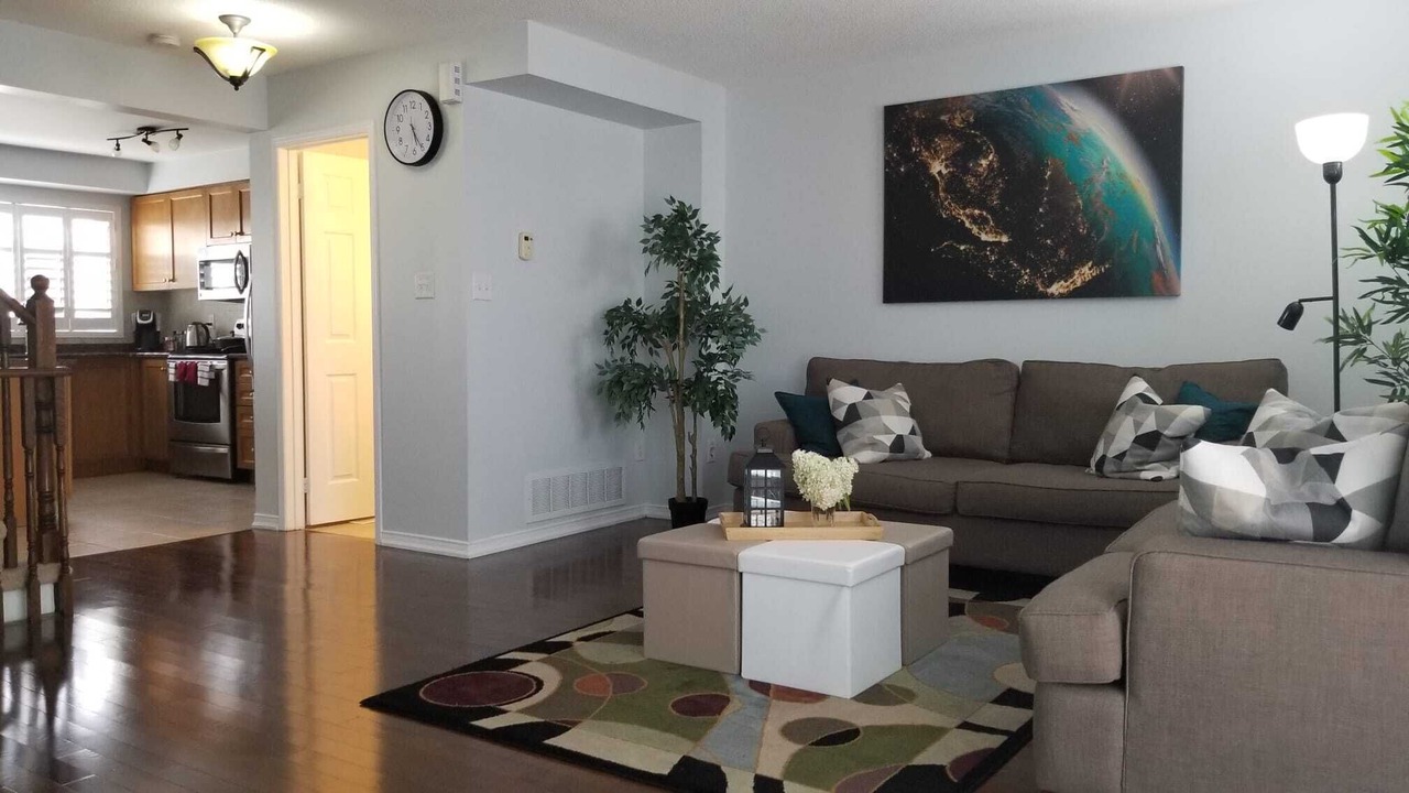 Photo of Livingroom in Ajax