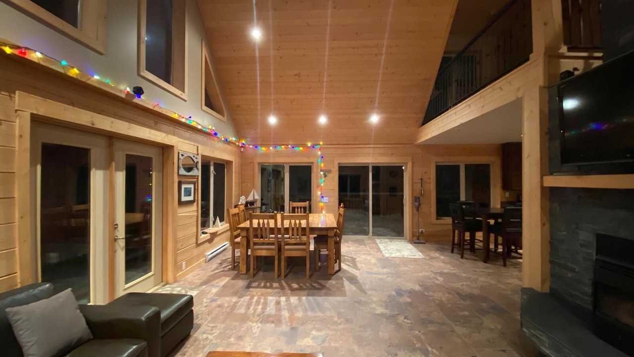 Photo of Livingroom in 100 Mile House