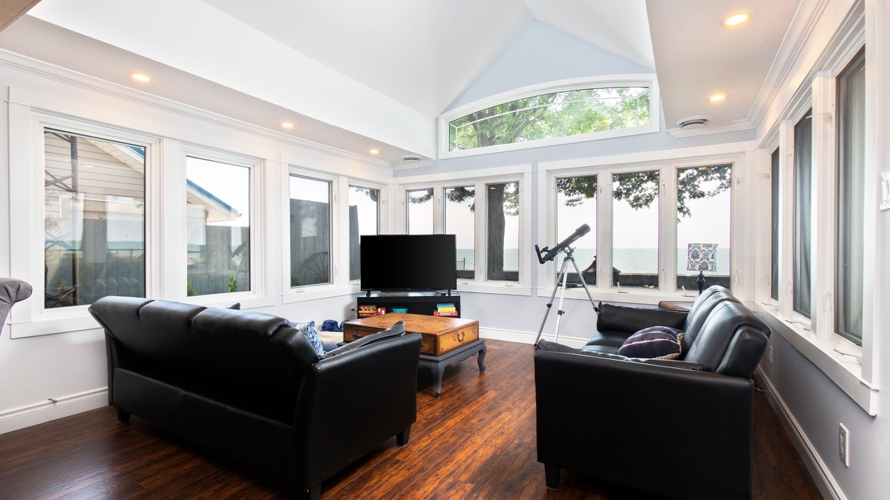 Photo of Livingroom in Amherstburg