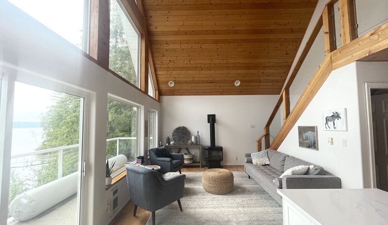 Photo of Livingroom in Eagle Bay