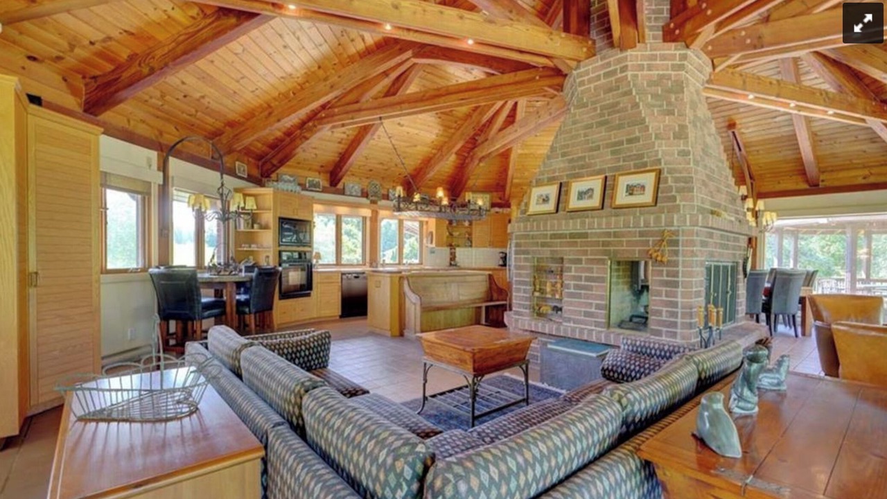 Photo of Livingroom in Howe Island