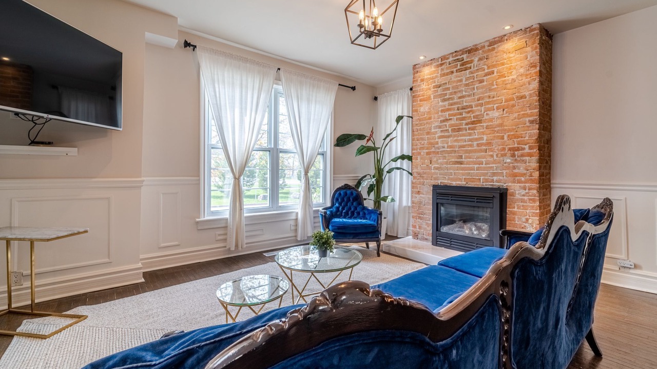 Photo of Livingroom in Downtown Niagara Falls