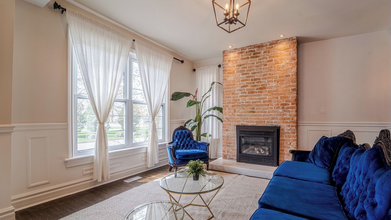 Photo of Livingroom in Downtown Niagara Falls