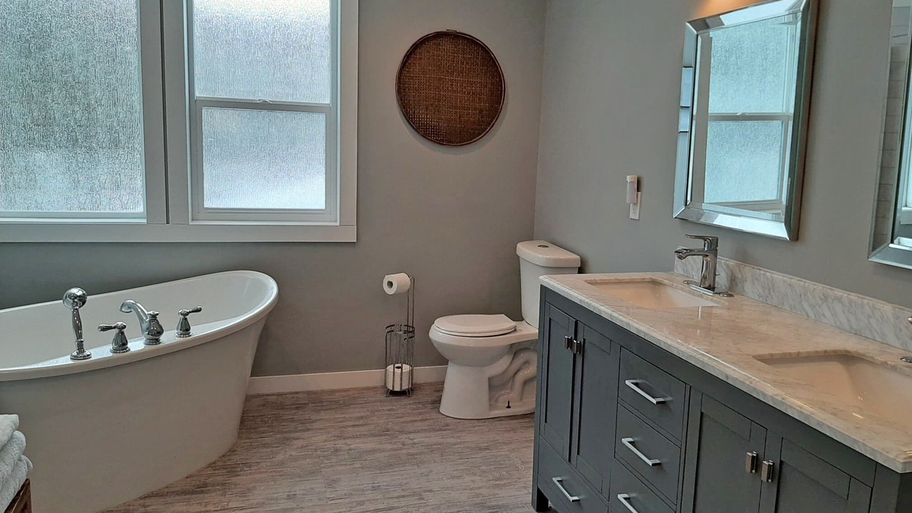 Photo of Bathroom in Pinantan Lake