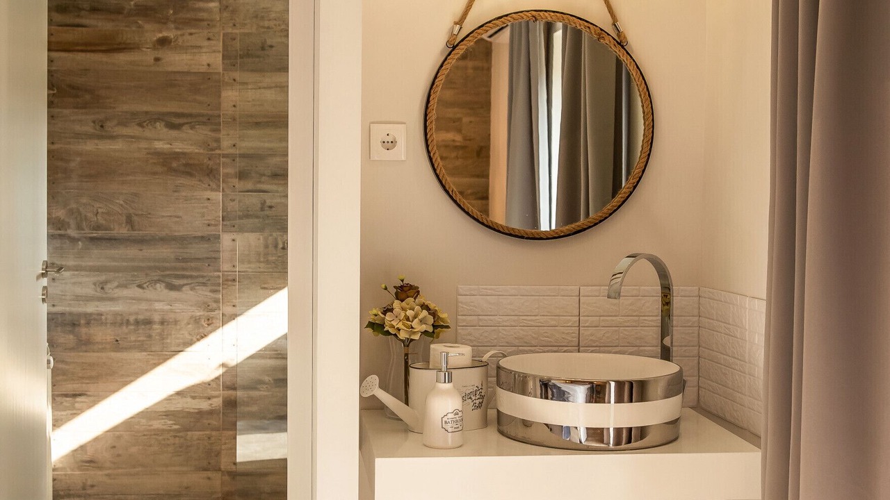 Photo of Bathroom in Bouro