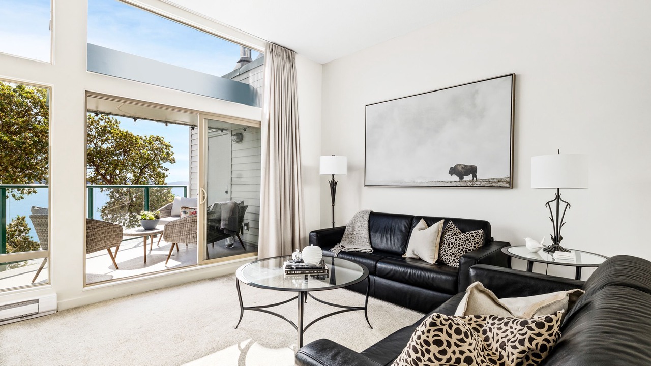 Photo of Livingroom in Yellow Point