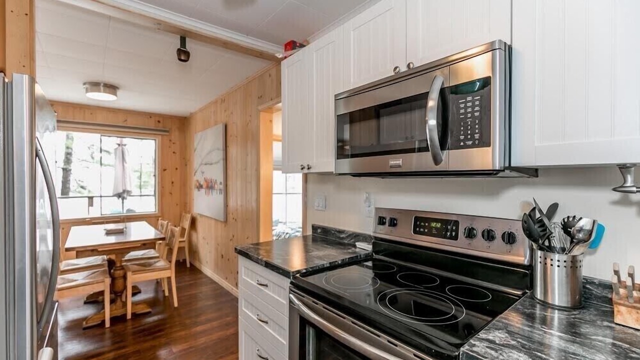 Photo of Kitchen in Muskoka Lakes
