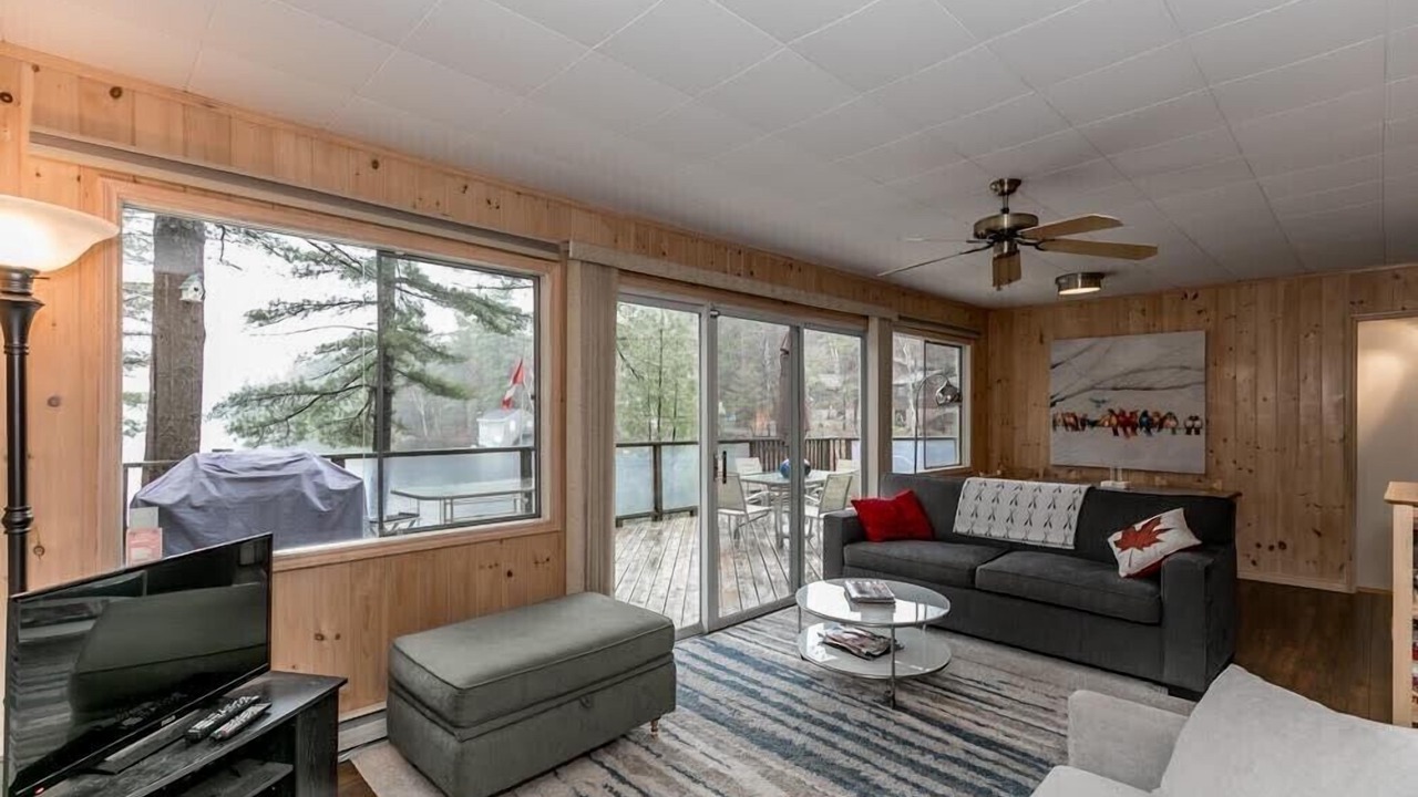 Photo of Livingroom in Muskoka Lakes