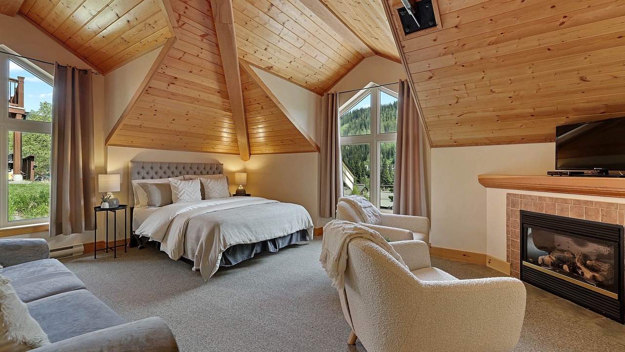 Photo of Livingroom in Sunburst Estates