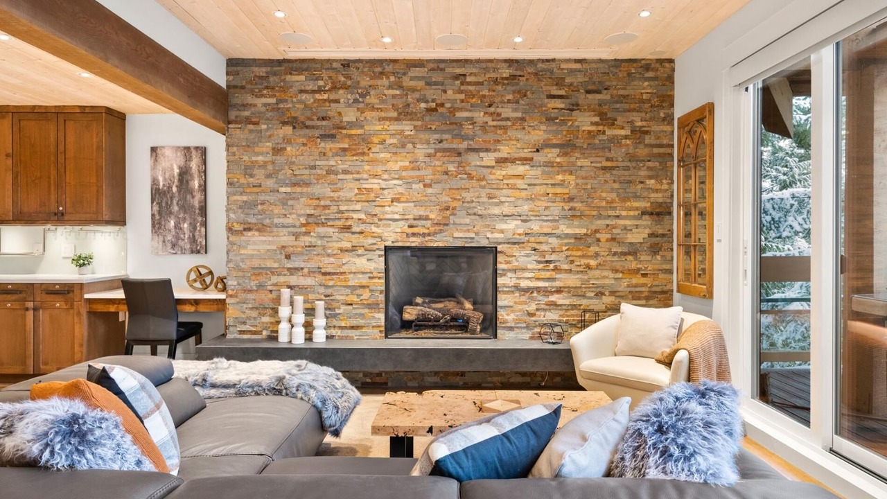 Photo of Livingroom in Whistler Village