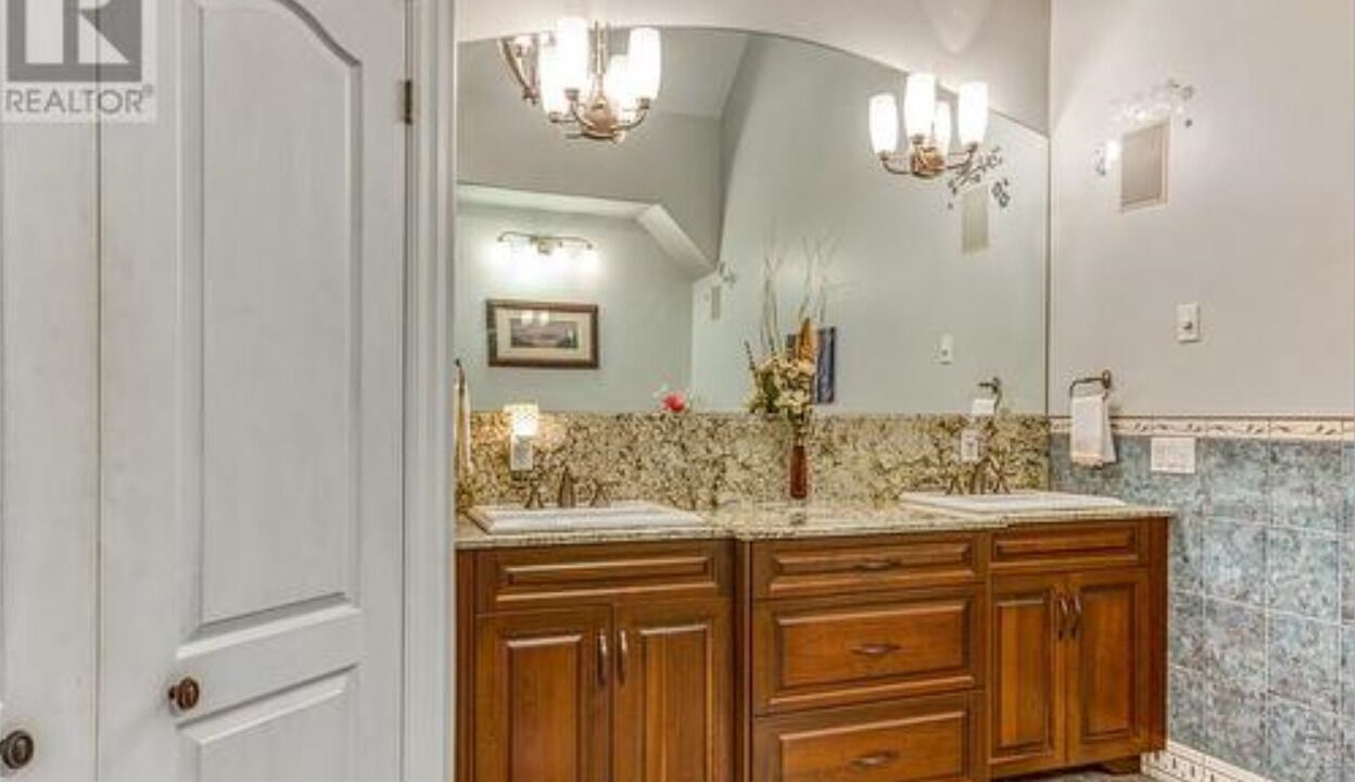 Photo of Bathroom in Azilda