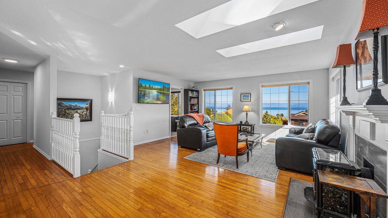 Photo of Livingroom in Courtenay