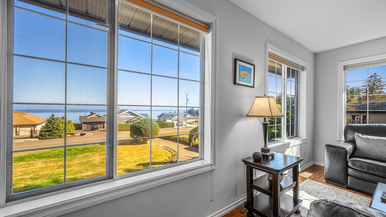Photo of Livingroom in Courtenay