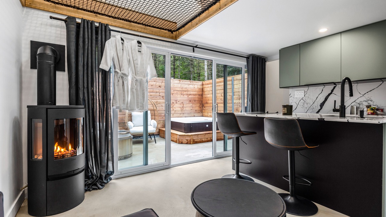 Photo of Livingroom in Val-des-Lacs