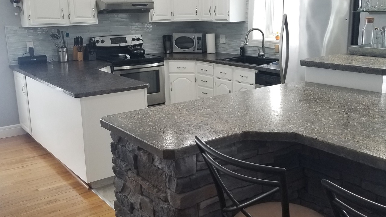 Photo of Kitchen in Greenwater Lake