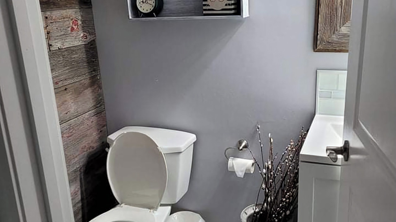 Photo of Bathroom in Greenwater Lake