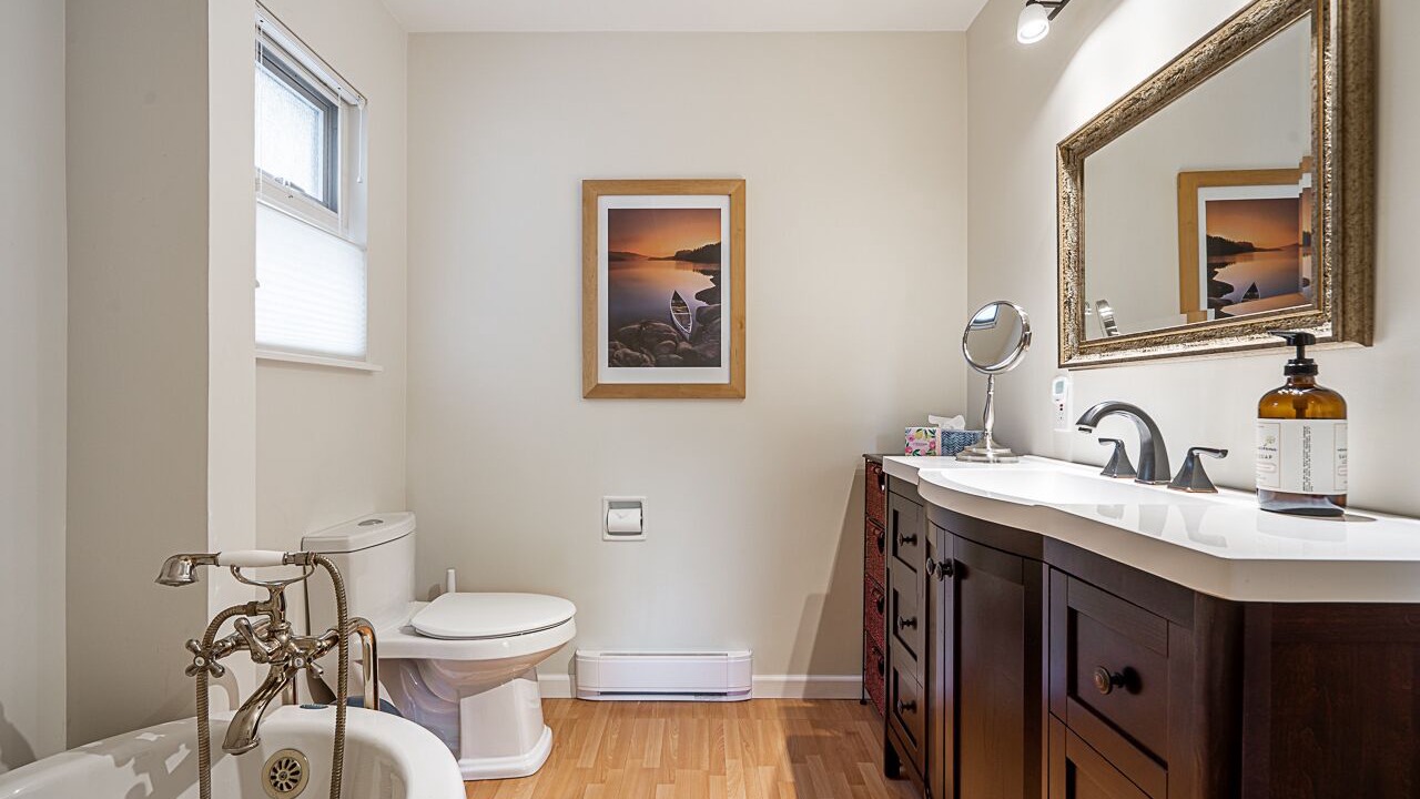 Photo of Bathroom in Delta