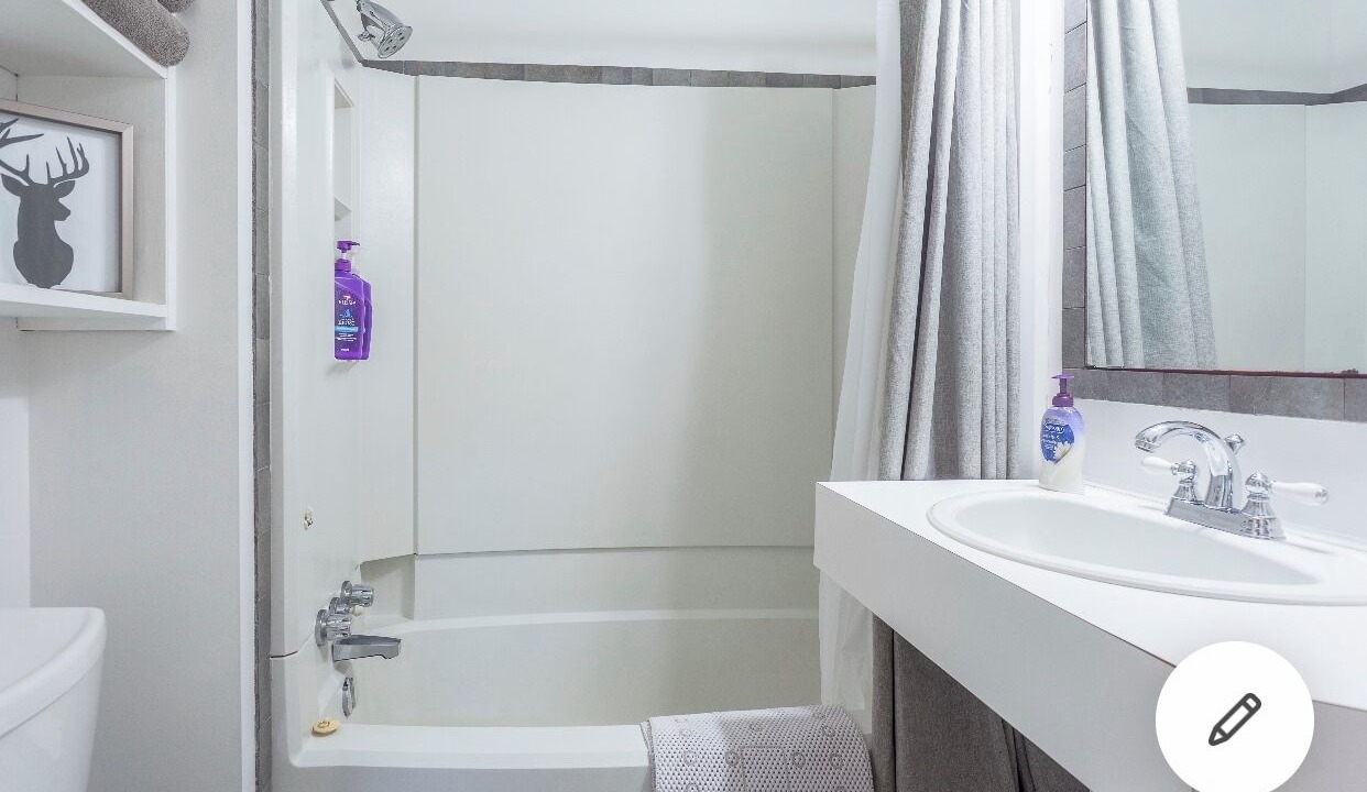 Photo of Bathroom in Whistler Creekside