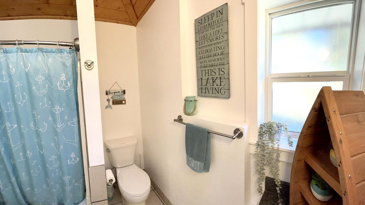 Photo of Bathroom in Anglemont