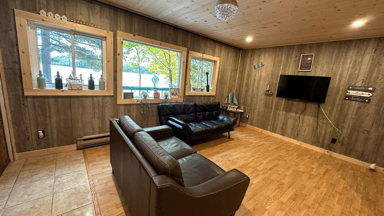 Photo of Livingroom in Muskoka Lakes