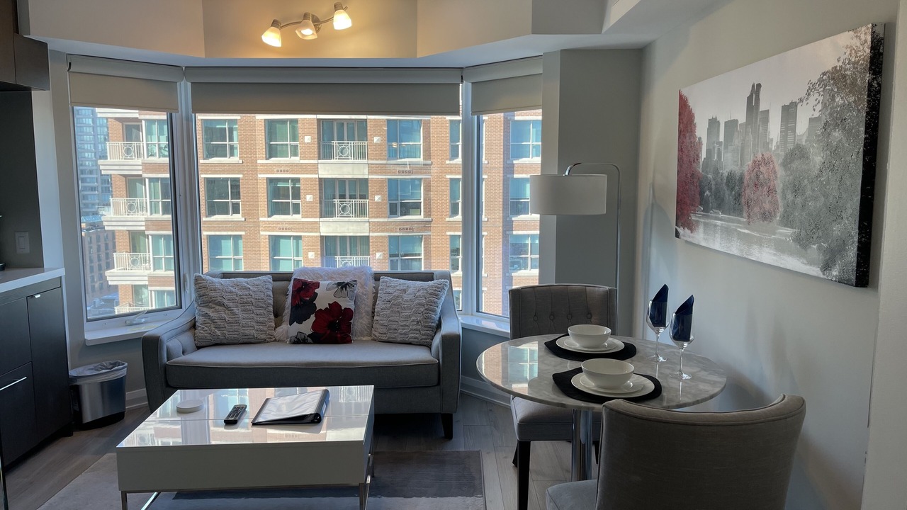 Photo of Livingroom in Bloor-Yorkville