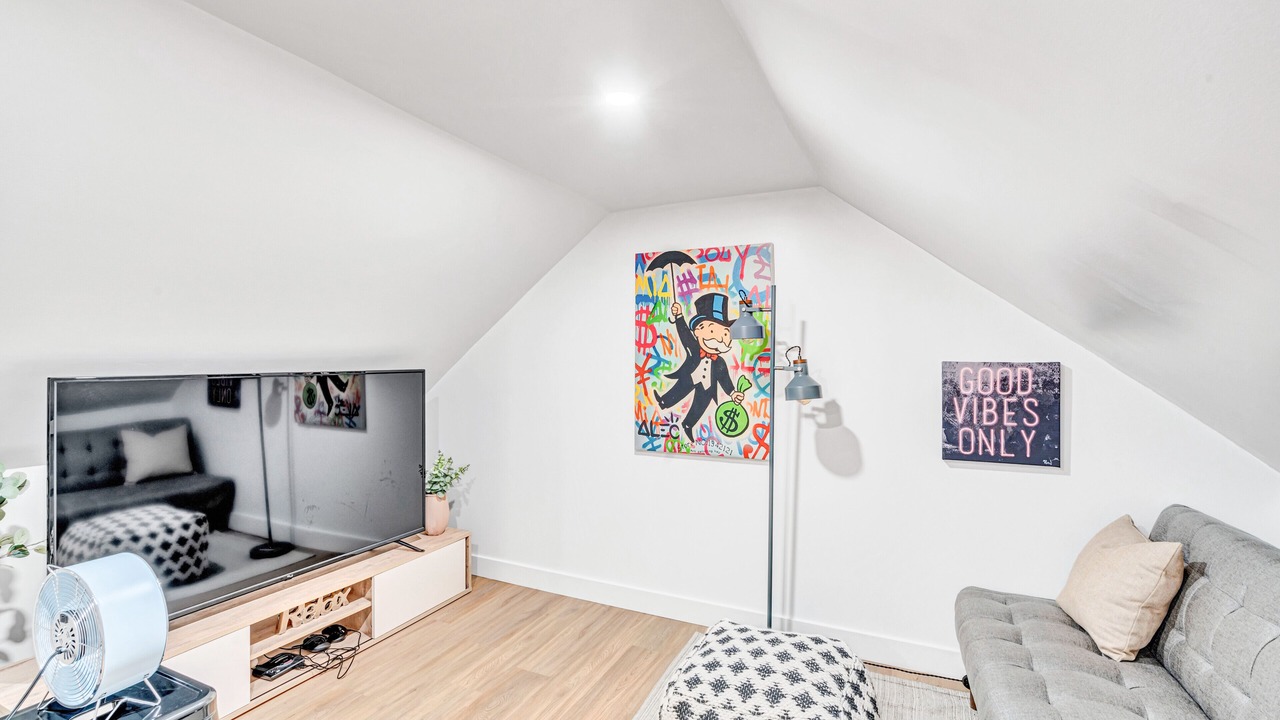 Photo of Livingroom in Town of Essex