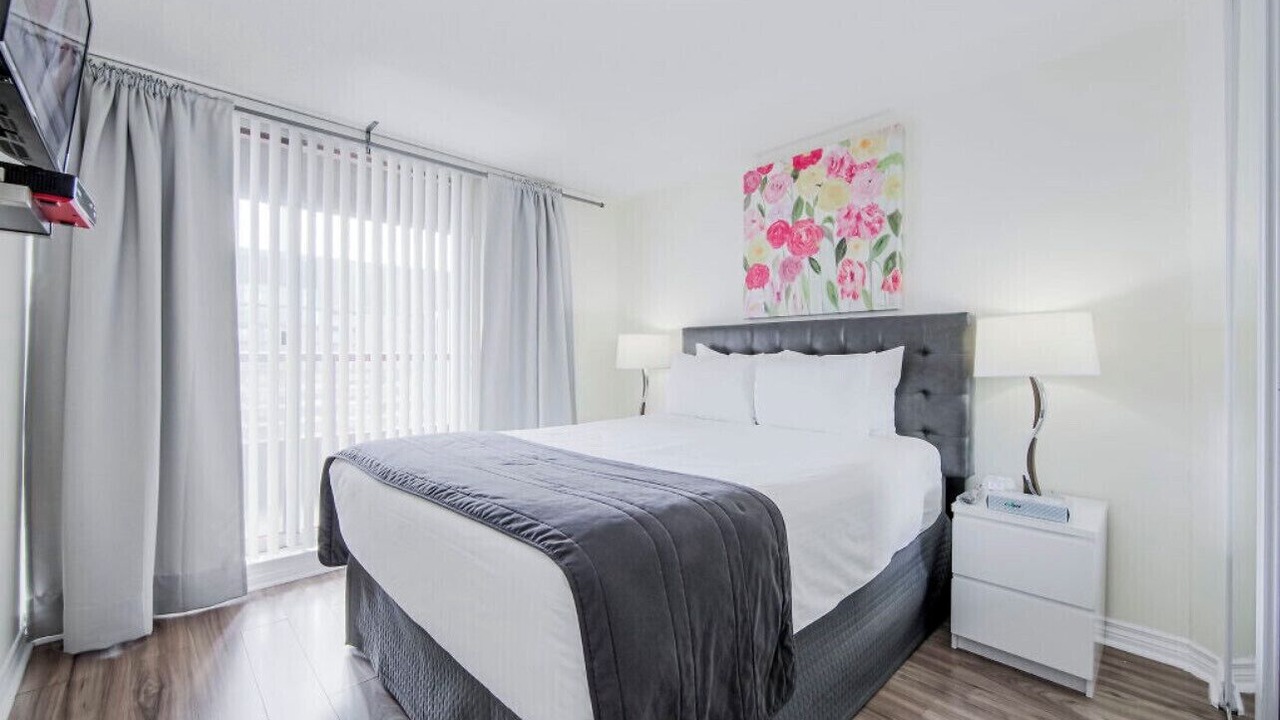 Photo of Bedroom in Bay Street Corridor