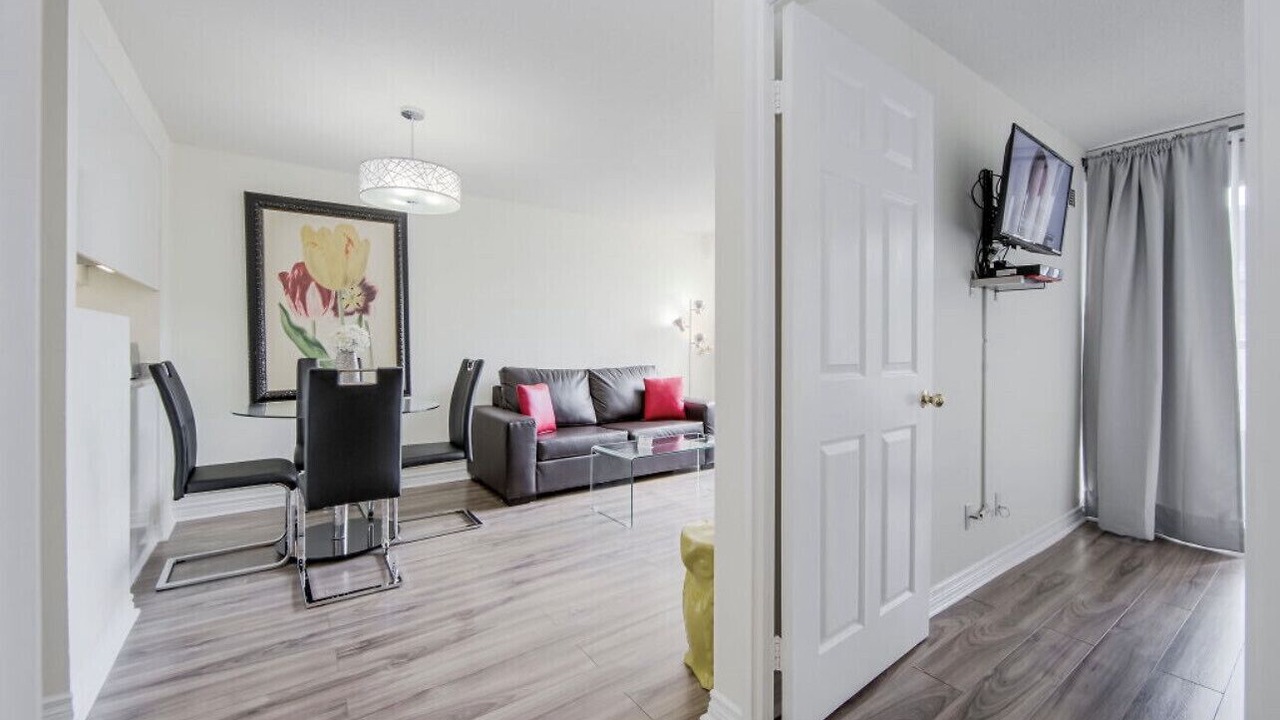 Photo of Livingroom in Bay Street Corridor