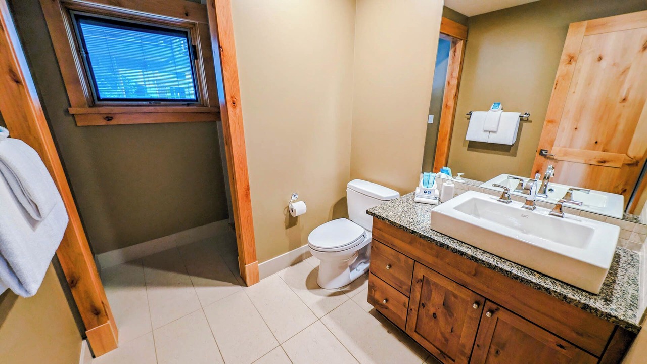 Photo of Bathroom in Golden