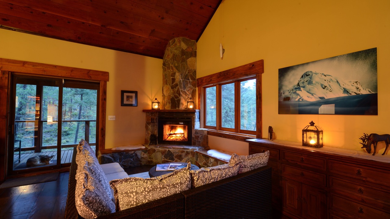 Photo of Livingroom in Mount Currie