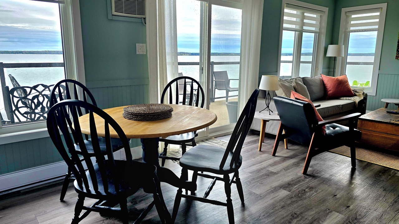 Photo of Livingroom in Greater Napanee