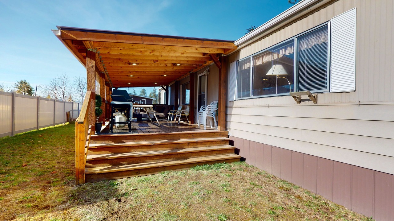 Photo of Patio Balcony in Christina Lake