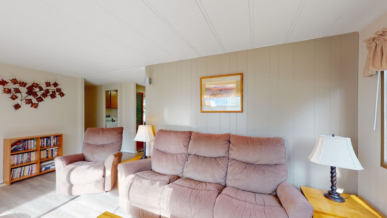 Photo of Livingroom in Christina Lake