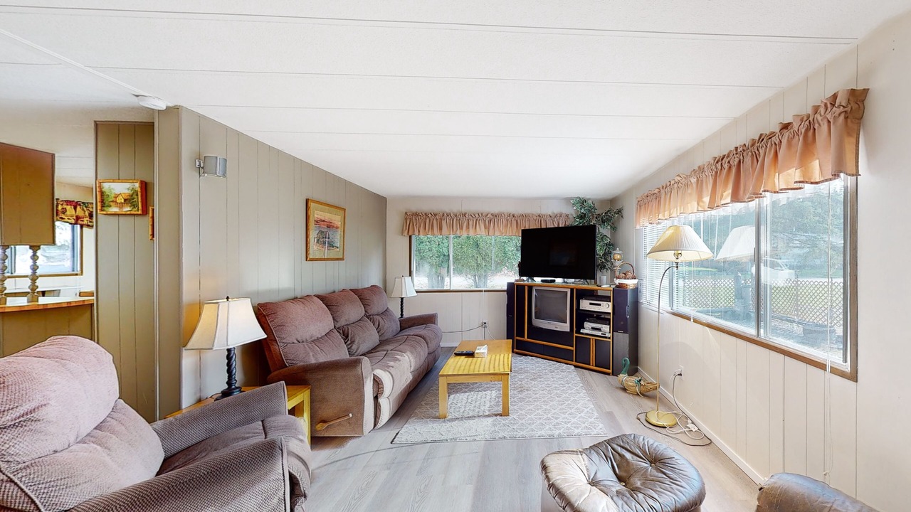 Photo of Livingroom in Christina Lake