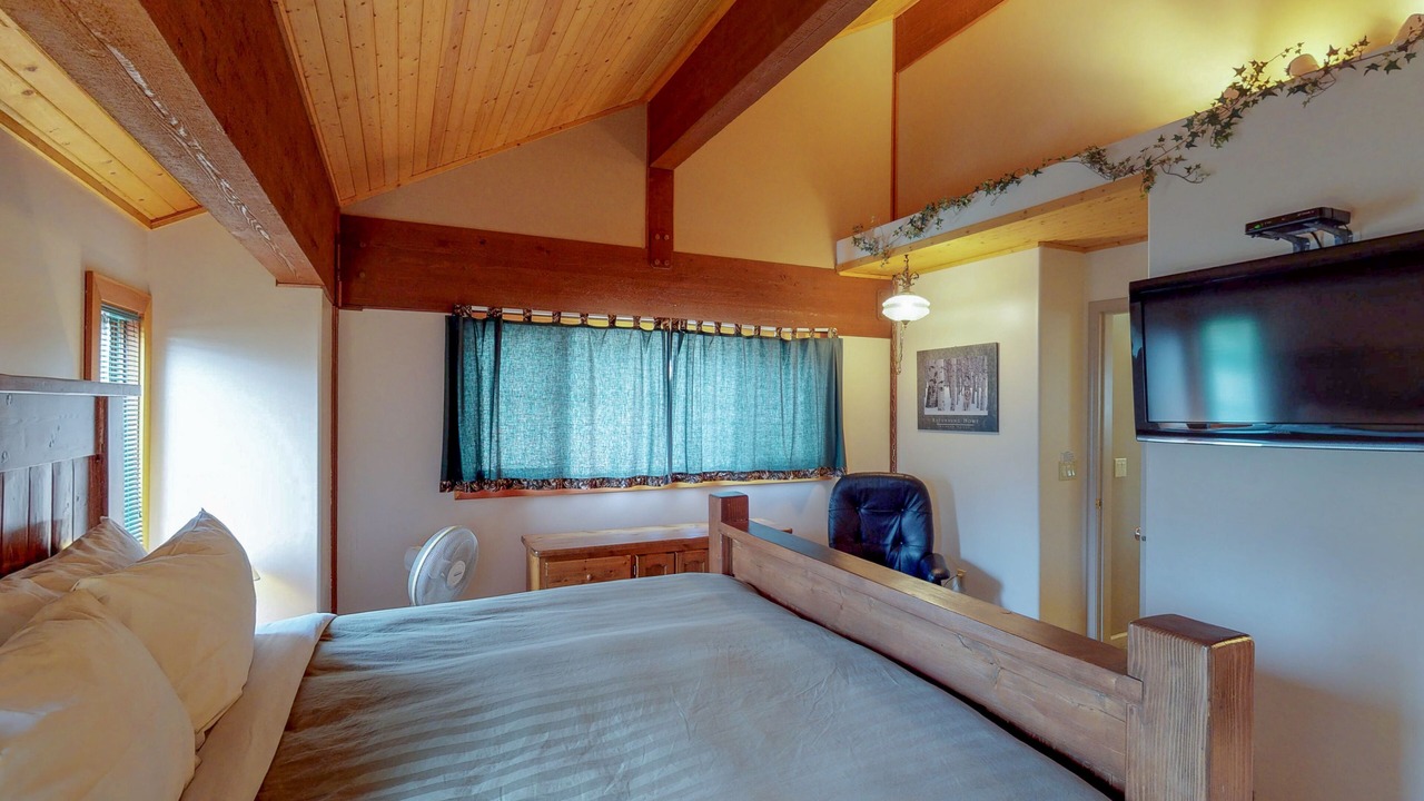 Photo of Bedroom in Snow Pine Estates