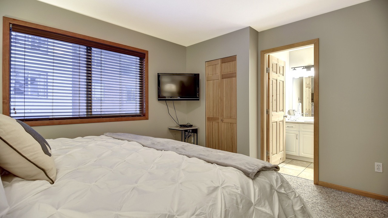 Photo of Bedroom in Snow Pine Estates