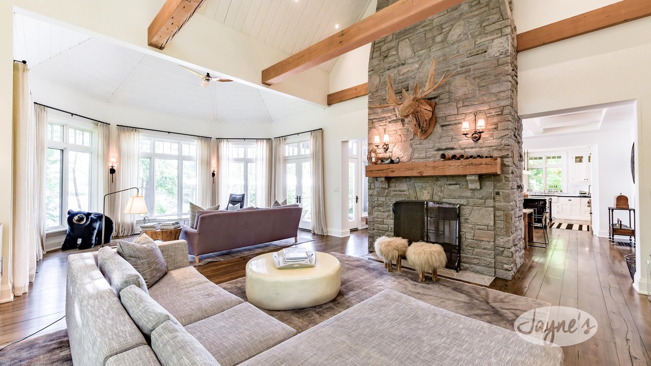 Photo of Livingroom in Muskoka Lakes